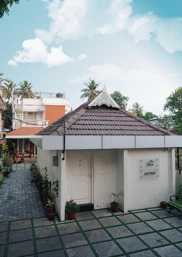 Adams Cottage Kochi Buitenkant foto